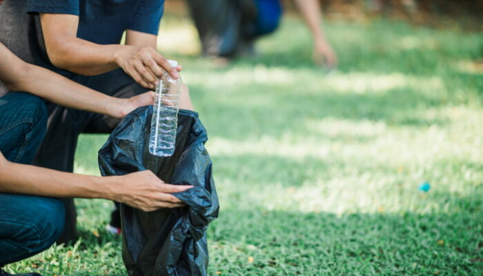 7 easy ways to keep trash bags from slipping