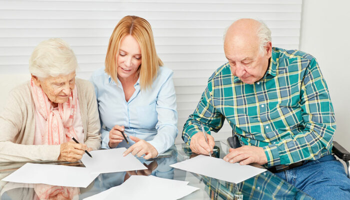 4 useful tips to choose the best life insurance for seniors